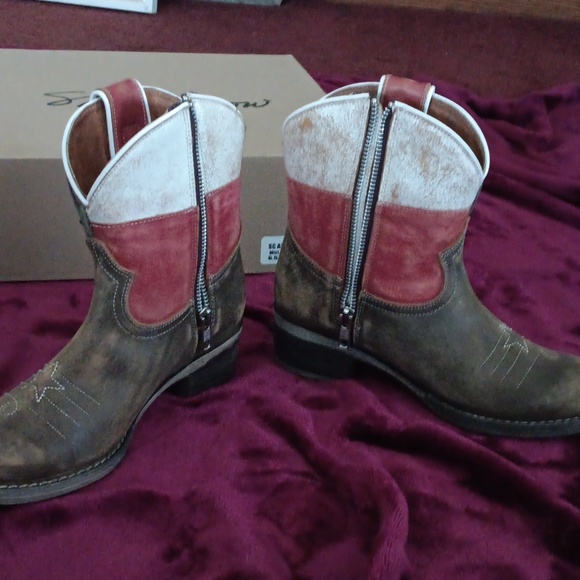 Sheryl Crow size 6 and 1/2 American flag western boot - Picture 3 of 7